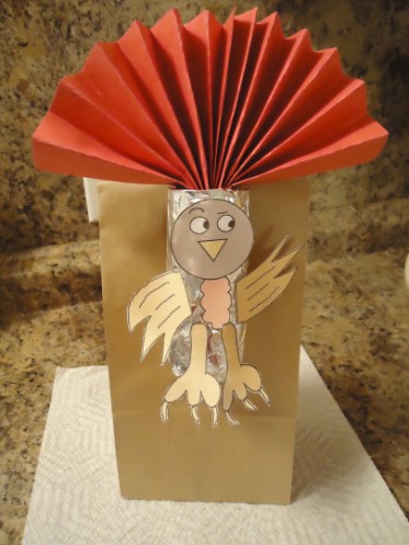 turkey goody bag, turkey toilet paper roll craft, thanksgiving toilet paper roll craft, 